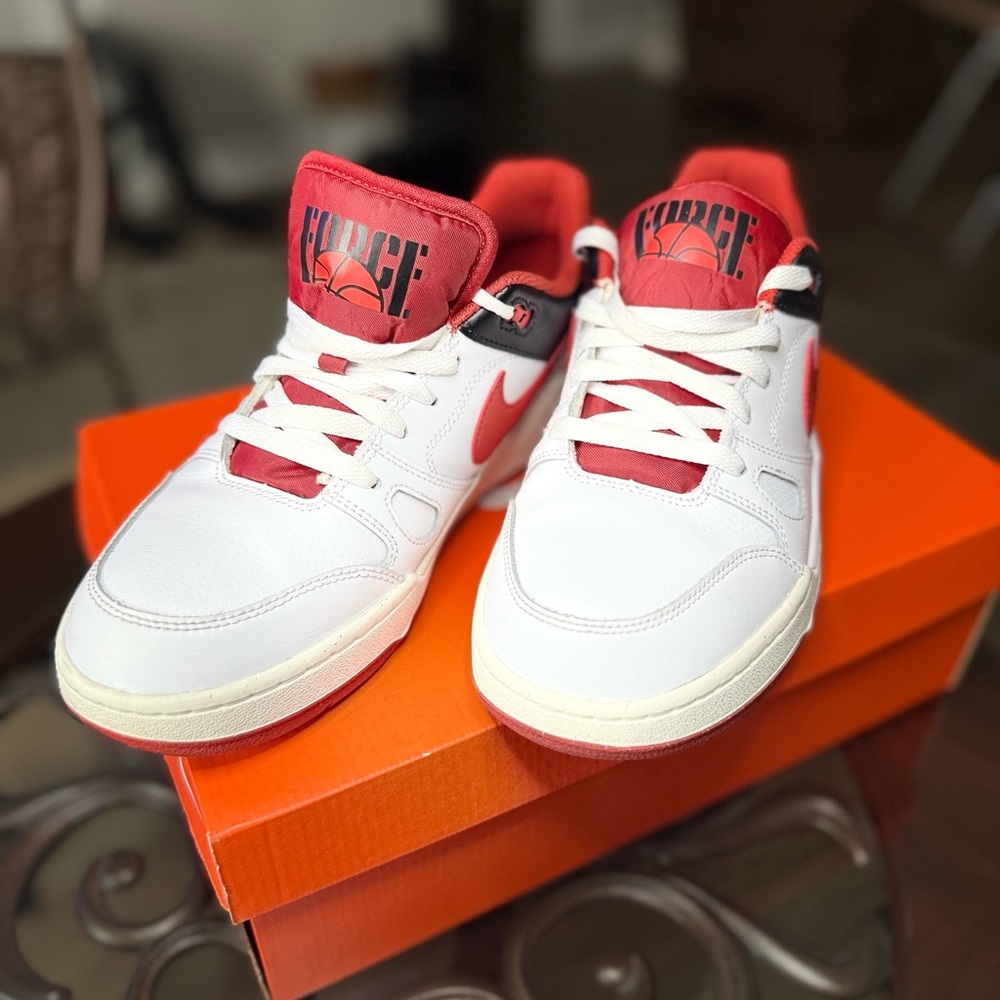 Nike White and Red Sneakers Classic Leather Design men’s size 9